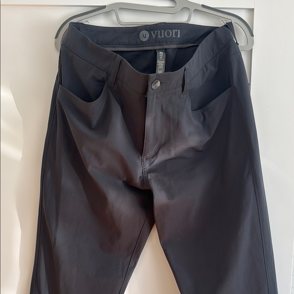 Vuori Black Chinos for Smart Casual Wear